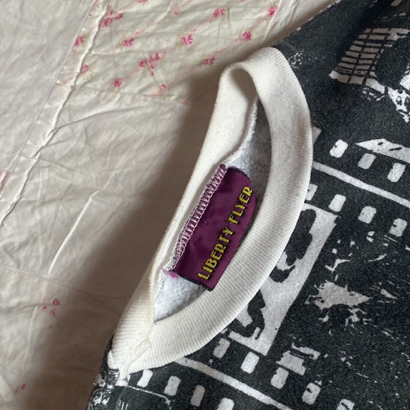 RARE VINTAGE 80s Elvis Presley Liberty Flyer Jailhouse Rock crew neck in white. - Picture 7 of 7